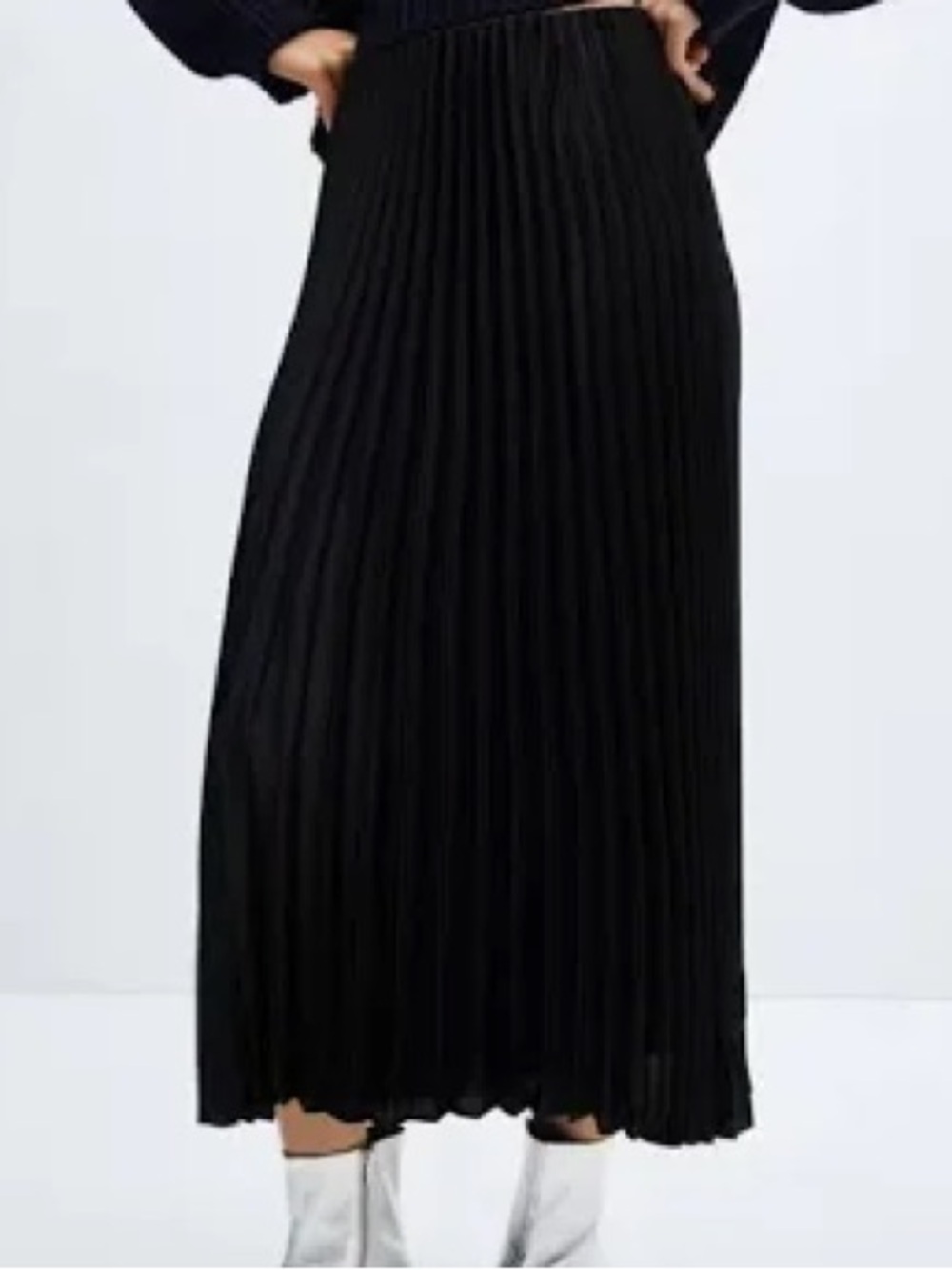 NWT. Mango Black Pleated Midi Skirt